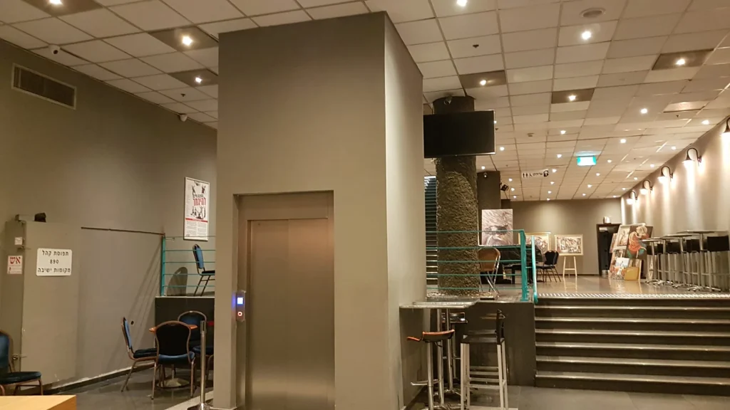בית החייל – אולם התיאטרון — תמונה 3